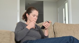 Zukunftsangst und Weltschmerz: Warum uns jetzt Kauen und Stampfen helfen