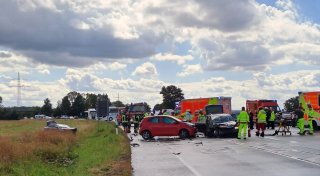 Acht Verletzte: Auto schleudert auf der L776 im Kreis Paderborn in den Gegenverkehr