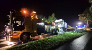 B65 in Lübbecke nach Unfall zwischenzeitlich voll gesperrt: Lkw und Pkw kollidieren