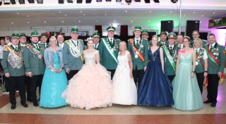 Königinnen holen Kleider aus dem Schrank: Gesselner Schützen feiern Winterball