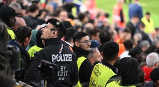 Trauer um Fußball-Fan nach Tod bei Nations-League-Finale