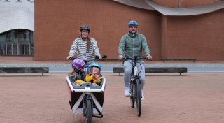 Herforder Familie mit zwei Kindern tauscht Auto gegen Lastenrad, Bus und Zug