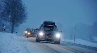 Versicherungsprobleme bei Sommerreifen auf Winterstraßen