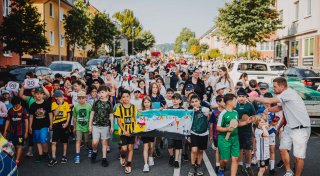 Mit Video: Hunderte Kinder gehen in Bielefeld für ein Tempolimit auf die Straße