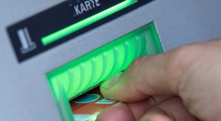 BGH kippt Klauseln für Minuszins - Kunden können jetzt Geld zurückfordern