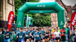 So sportlich ist Herford: Rekordteilnahme und 15-Minuten-Sieger beim AOK-Firmenlauf