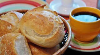Frische Brötchen an Pfingsten: So öffnen Bäckereien in Herford 2025