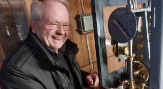Wächter der Zeit: Dieser Mann kümmert sich um die Kirchturm-Technik in Ossendorf