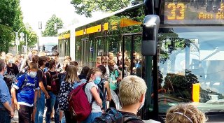 Schüler-Verkehr in Bielefeld: Der beste Weg, die Lust auf die Öffis für immer auszutreiben