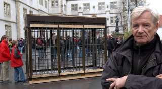 Vor 20 Jahren in Paderborn: Künstler provoziert mit Nachbau einer Gefängniszelle
