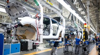 Volkswagen-Konzern kappt Prognose erneut - Kernmarke schwach