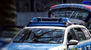 Attacke hinterm Bielefelder Rathaus: Intensivtäter schlagen auf Polizisten ein