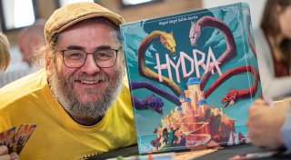 Bielefelder Spieleautor feiert mit „Hydra“ sein Debüt auf der 29. Spielewelt