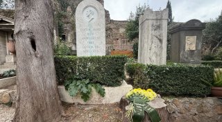 Grab von Goethes Sohn in Rom restauriert