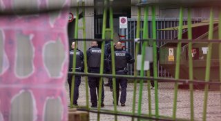 Nach Schüssen vor Gericht soll eine Frau zum Haftrichter