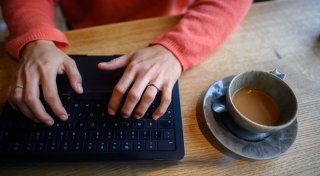 Warum Cafés Laptops verbannen