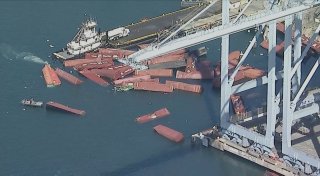 Dutzende Container stürzen von Schiff in den USA