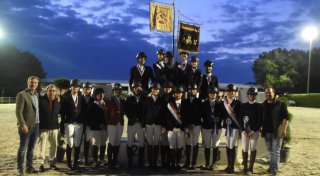 Bei der Herforder Kreismeisterschaft holt sich das Team aus Exter die Kreisstandarte