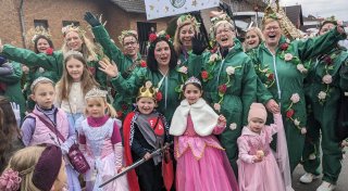 Viele Karneval-Fotos: Größter Kinderumzug im Kreis Höxter ist märchenhaft