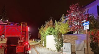 Funkenflug aus Kamin täuscht Dachstuhlbrand vor
