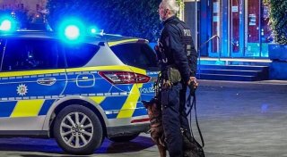 Gewalttat in der Bielefelder City: Männer greifen sich gegenseitig mit Baseballschläger an