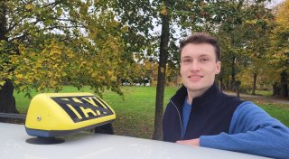 Warum sich ein junger Mann aus dem Kreis Gütersloh schon mit 17 ein eigenes Taxi kaufte