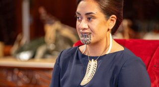 Neue Maori-Königin hält erste Rede nach dem Tod ihres Vaters