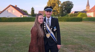 Junges Königspaar spielt beim Schützenfest in Lütgeneder die Hauptrolle