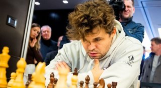 Magnus Carlsen gewinnt beim Debüt für den FC St. Pauli