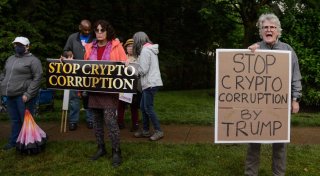 Krypto-Dinner mit Trump begleitet von Protesten