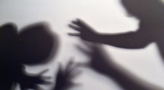 Wenn Väter ihre Kinder schlagen: Bielefelder Experten bieten Anti-Gewalt-Training