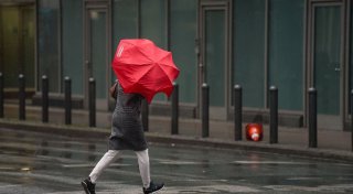 Sturmböen und Regen - Herbst bringt ungemütliches Wetter