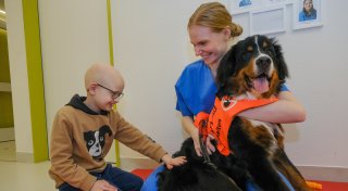 Krebsbekämpfung in Bielefeld: Hunde als Geheimwaffe im Kinderzentrum