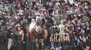 Lübbecker Fantasy-Star startet Rekordversuch beim Mittelalter-Spektakel in Bückeburg
