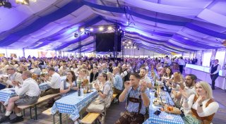 Mit Schlagerstar Anna-Maria Zimmermann: 1.500 Besucher bei Oktoberfest in Espelkamp