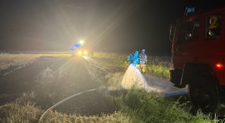 Nächtlicher Einsatz an brennendem Stoppelfeld bei Warburg