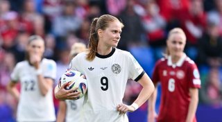 Fußballerinnen für Szenario Elfmeterschießen vorbereitet