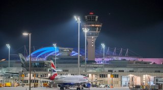 Flugzeuge starten und landen wieder am Münchner Flughafen