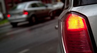 Flucht vor Polizei: Unbeteiligter klagt wegen Nötigung