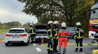 Schwerer Unfall im Bielefelder Süden: Zwei Kleinkinder und vier Erwachsene betroffen
