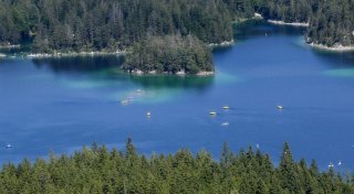 Tretboot-Unglück: Sechsjähriger und Vater in Eibsee vermisst