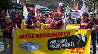 Protest gegen Nestlé-Schrumpfkurs