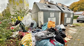 Im Video: Altkleidercontainer werden nachts in Bielefeld geplündert