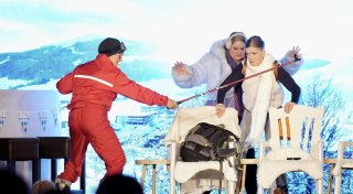 „Weiber“: Rasante Musikkomödie startet die Spielzeit im Bielefelder Spiegelzelt