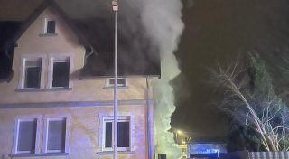 Update: Vier Menschen nach Kellerbrand in Minden im Klinikum - Stau auf Hahler Straße