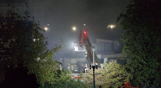 Nächtlicher Brand bei Gütersloher Unternehmen ruft die Feuerwehr auf den Plan