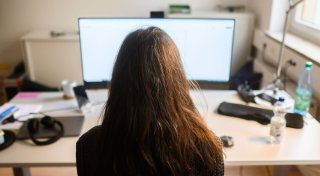 Umfrage: Krisenfester Job und gutes Gehalt am wichtigsten