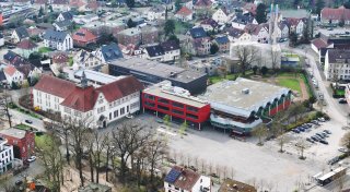 Platzmangel an Gymnasium, Geschäft mit Edelsteinen und Rehaklinik in Bestenliste