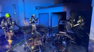 Garagenbrand und zerbrochene Fenster: So lief die Silvesternacht im Bünder Land