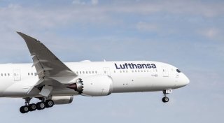 Mann ging in Flieger mit Metallgabel auf Passagiere los